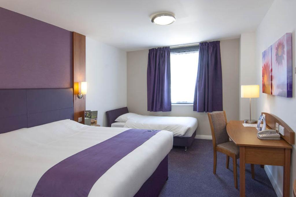 Premier Inn Newcastle Airport South Woolsington Room photo