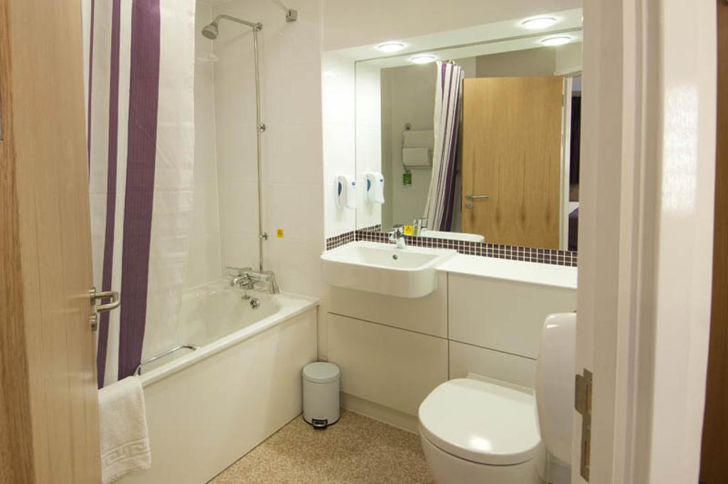 Premier Inn Newcastle Airport South Woolsington Room photo